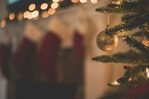 Weihnachtskugel am Weihnachtsbaum